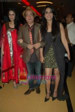 Mona Singh, Vinay Pathak, Mahi Gill at Utt Pataang film premiere in Cinemax on 1st Feb 2011 (4).JPG